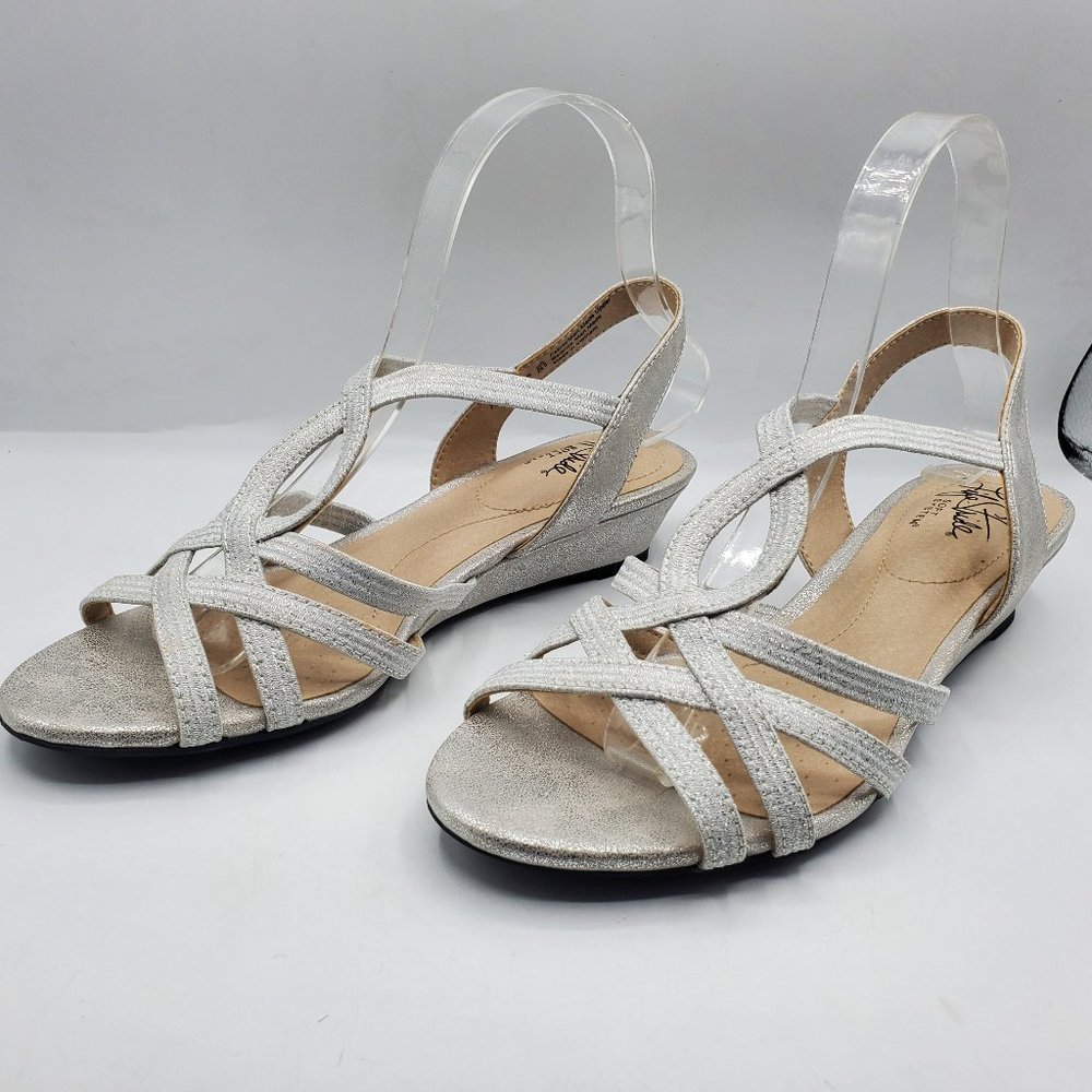 NWOT LIFE STRIDE YAYA METALLIC SILVER ELASTIC STRAP SANDALS